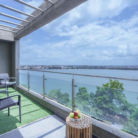 Grey Stone - Lakefront Penthouse Family Rooms Kolhapur Dış mekan fotoğraf
