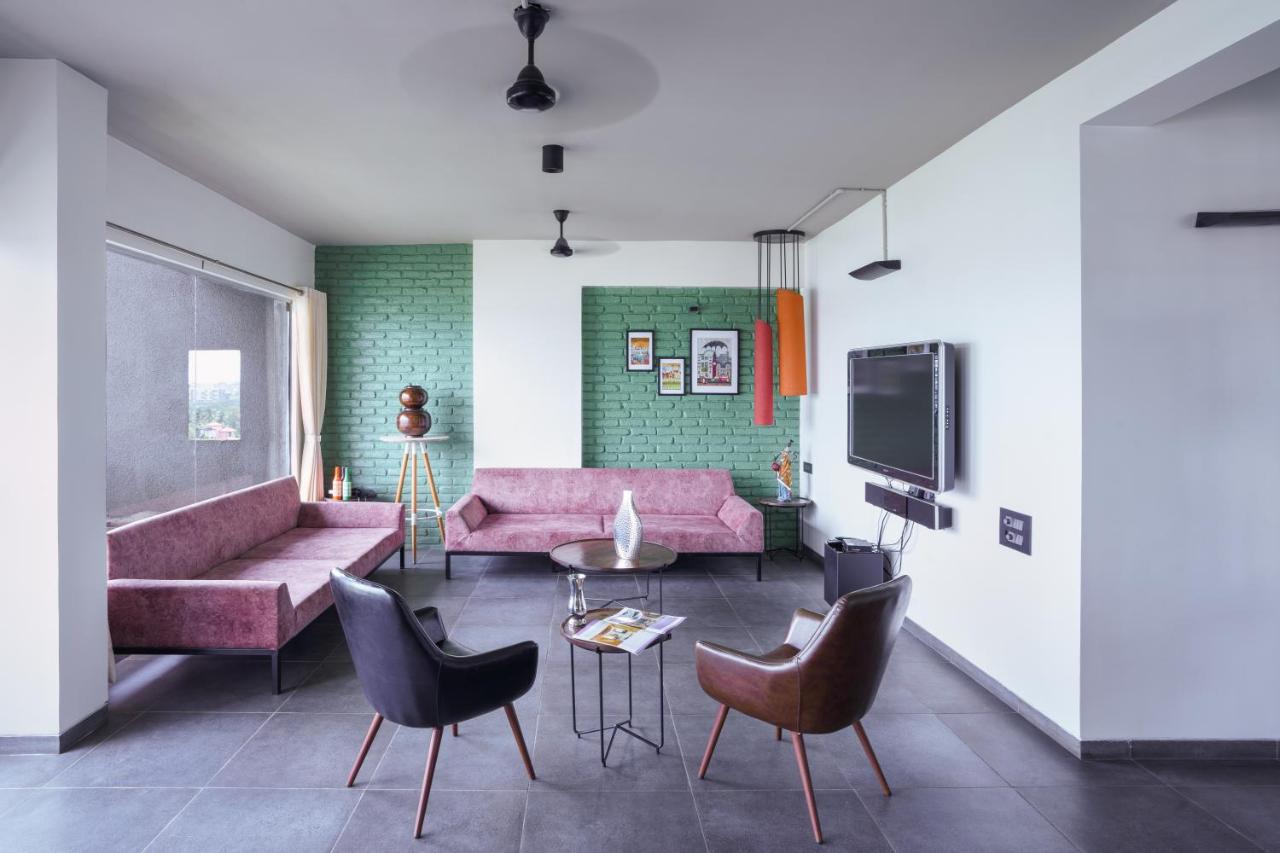 Grey Stone - Lakefront Penthouse Family Rooms Kolhapur Dış mekan fotoğraf