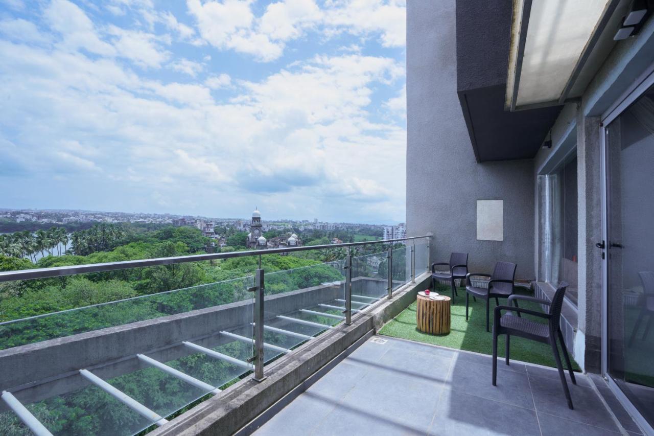 Grey Stone - Lakefront Penthouse Family Rooms Kolhapur Dış mekan fotoğraf
