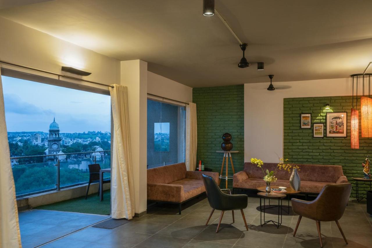 Grey Stone - Lakefront Penthouse Family Rooms Kolhapur Dış mekan fotoğraf