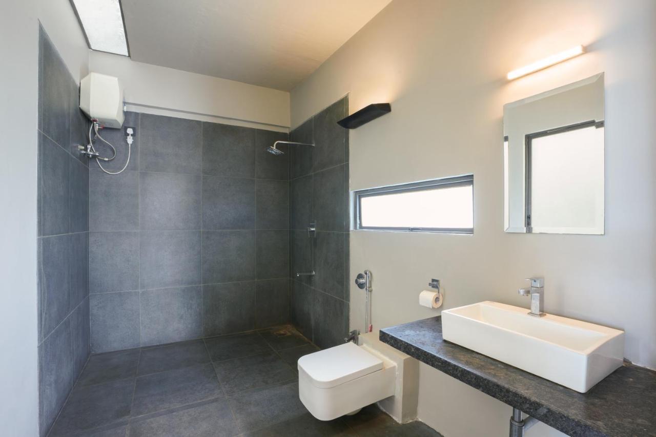 Grey Stone - Lakefront Penthouse Family Rooms Kolhapur Dış mekan fotoğraf