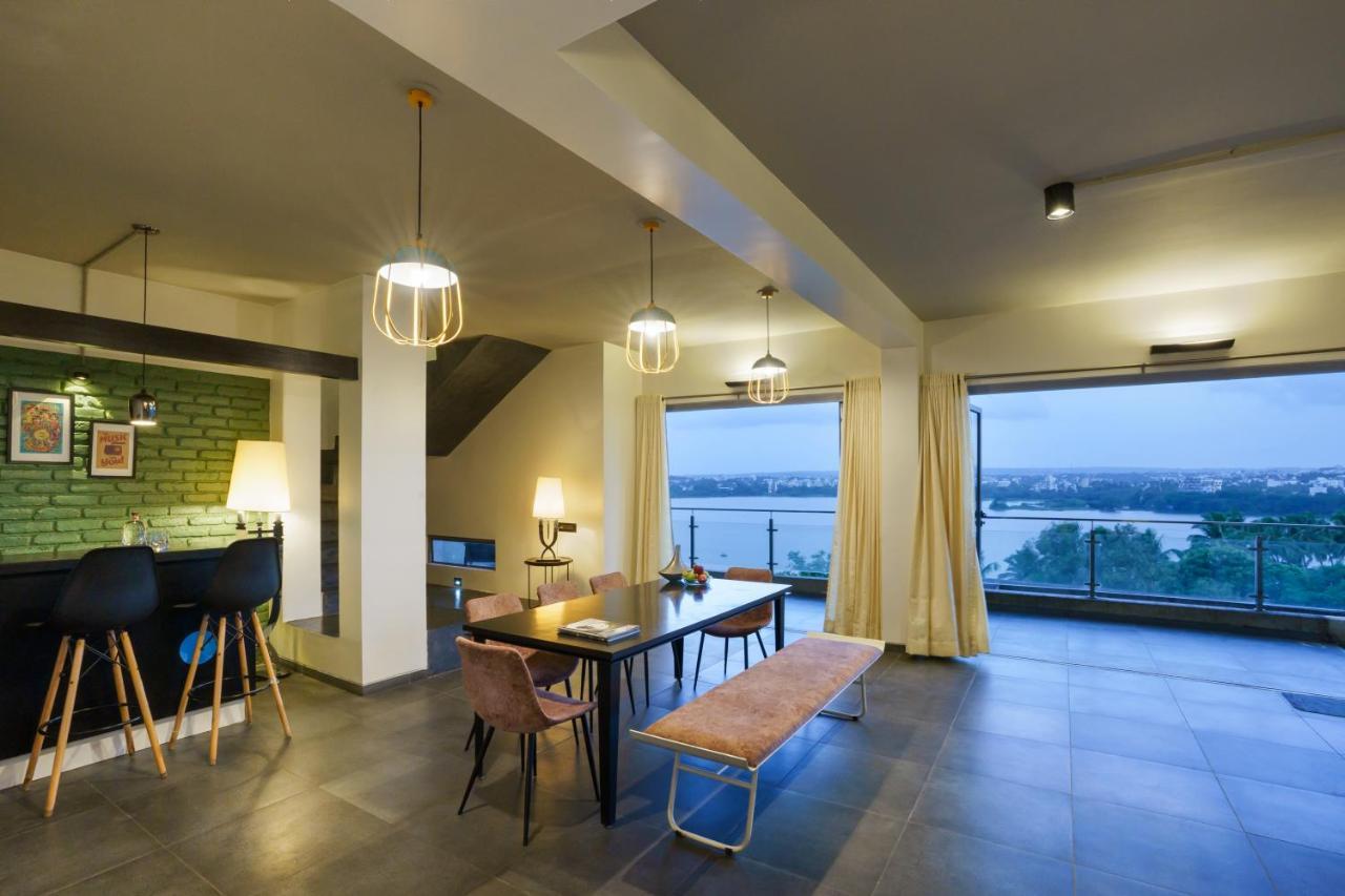 Grey Stone - Lakefront Penthouse Family Rooms Kolhapur Dış mekan fotoğraf