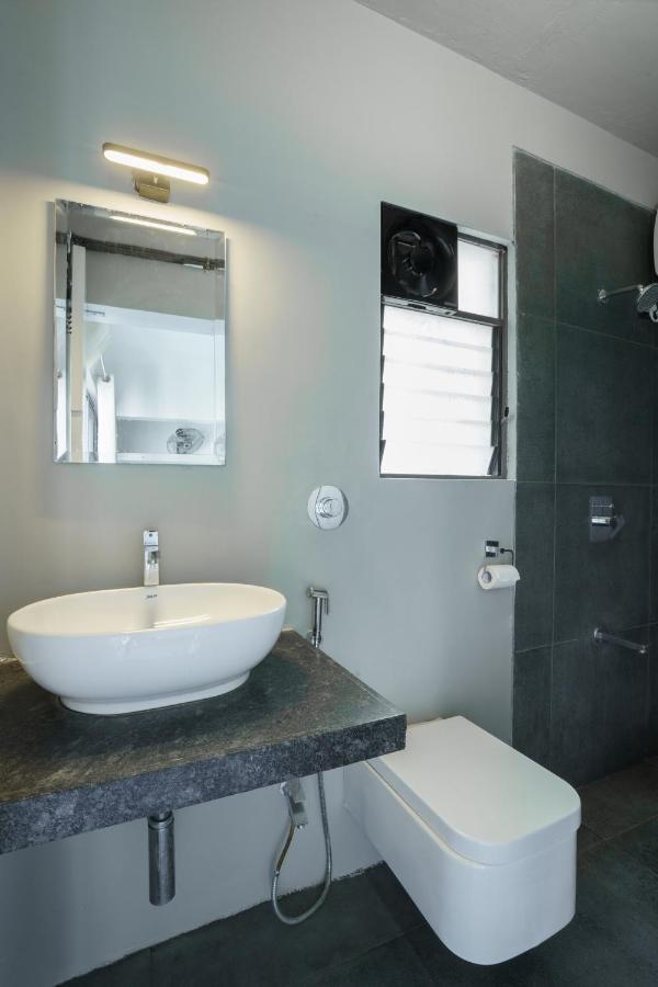 Grey Stone - Lakefront Penthouse Family Rooms Kolhapur Dış mekan fotoğraf