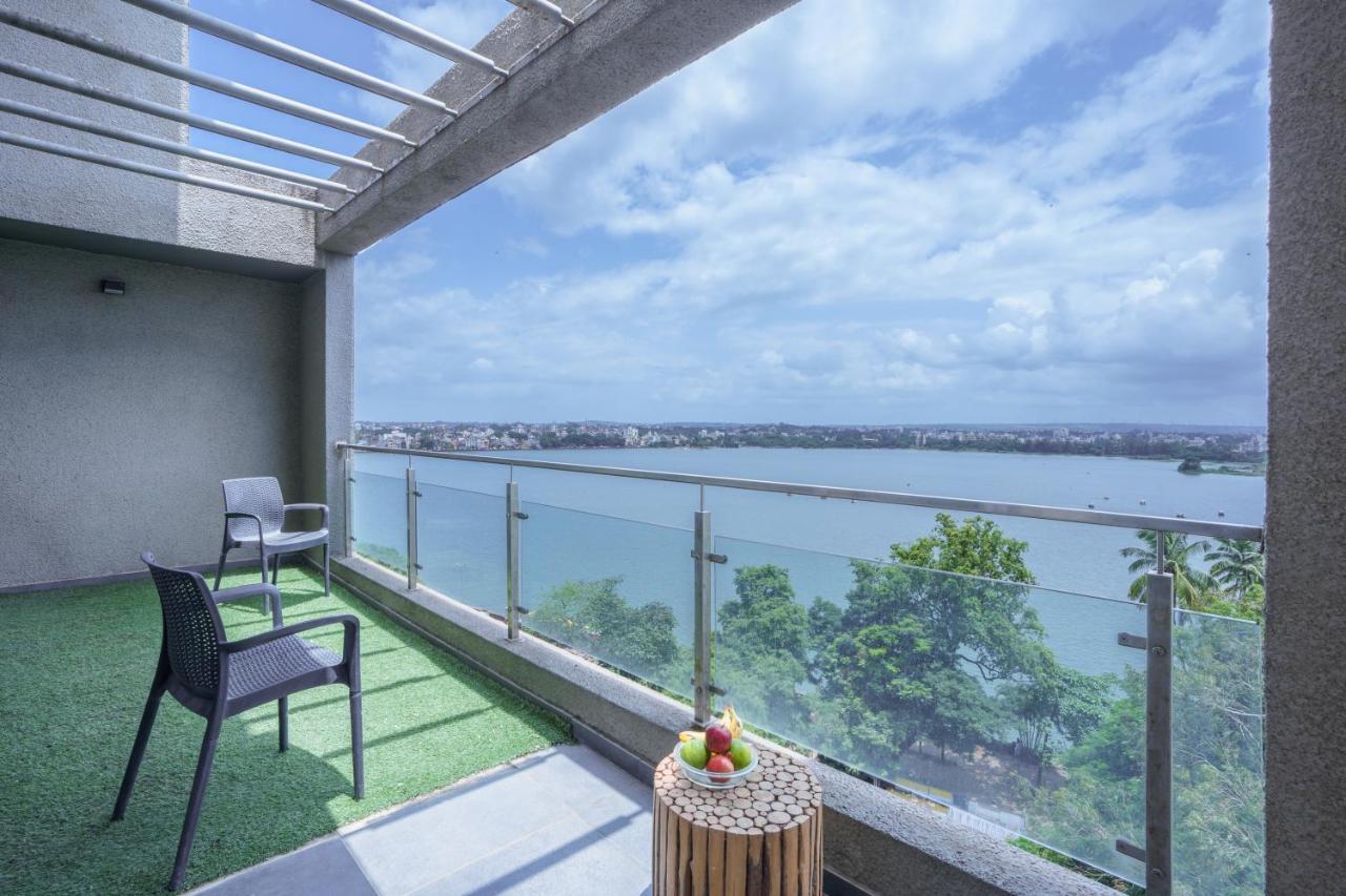 Grey Stone - Lakefront Penthouse Family Rooms Kolhapur Dış mekan fotoğraf
