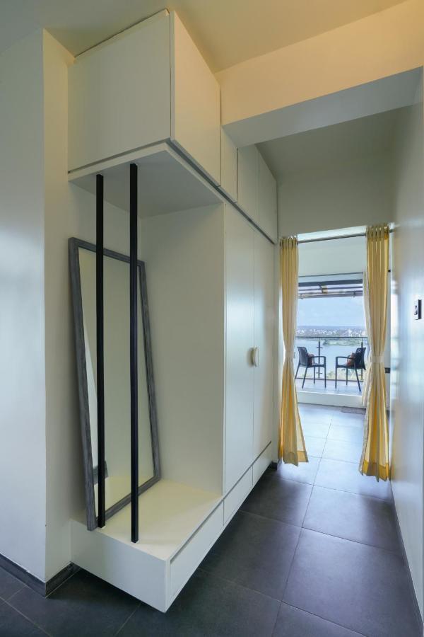 Grey Stone - Lakefront Penthouse Family Rooms Kolhapur Dış mekan fotoğraf