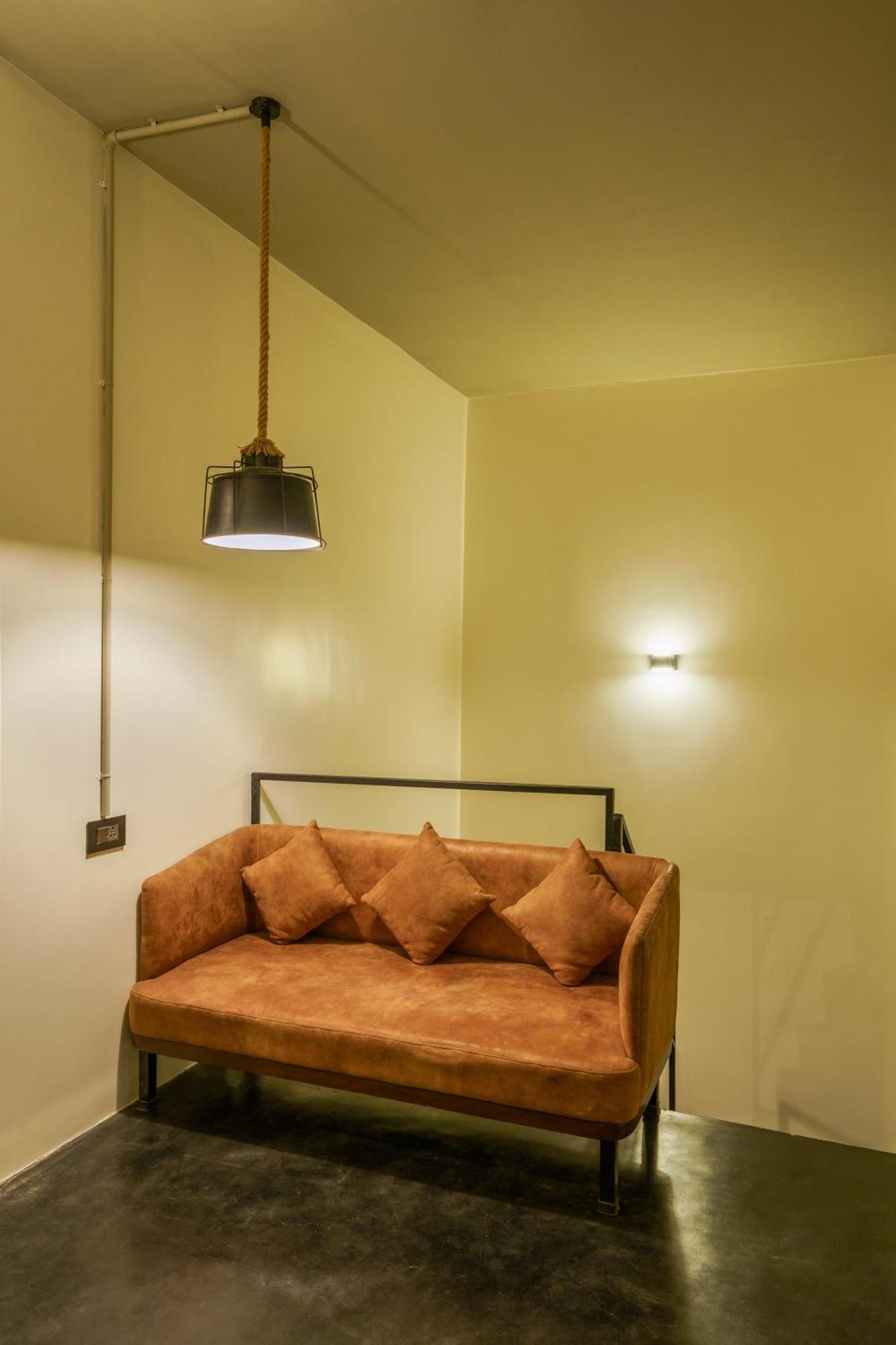 Grey Stone - Lakefront Penthouse Family Rooms Kolhapur Dış mekan fotoğraf