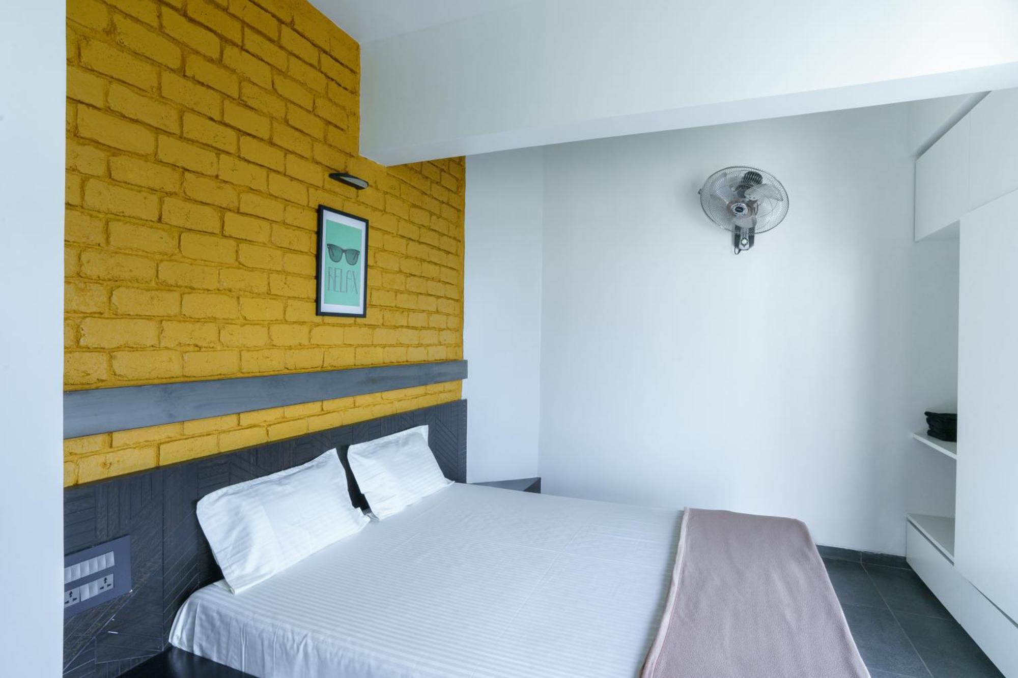 Grey Stone - Lakefront Penthouse Family Rooms Kolhapur Dış mekan fotoğraf
