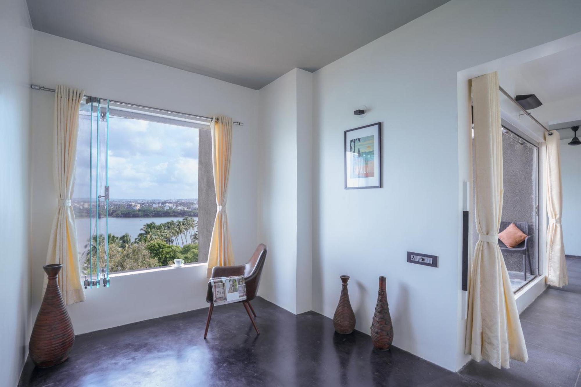 Grey Stone - Lakefront Penthouse Family Rooms Kolhapur Dış mekan fotoğraf