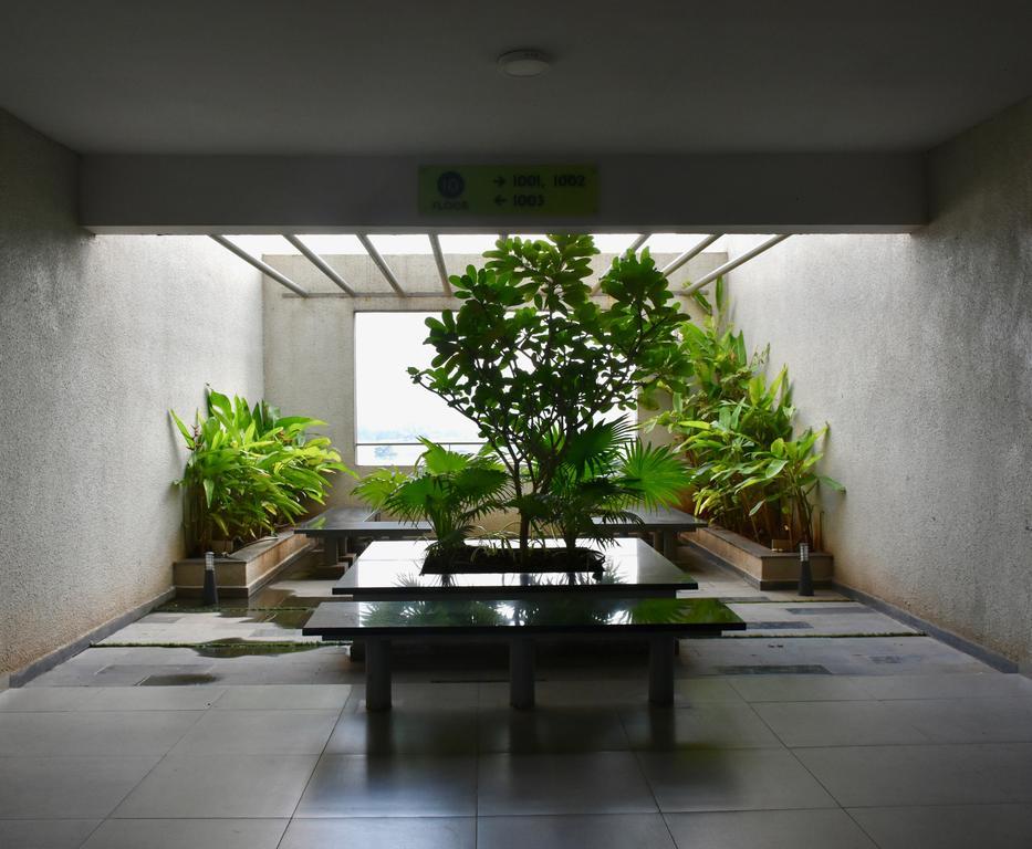 Grey Stone - Lakefront Penthouse Family Rooms Kolhapur Dış mekan fotoğraf