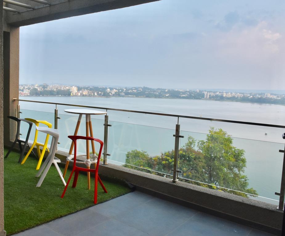 Grey Stone - Lakefront Penthouse Family Rooms Kolhapur Dış mekan fotoğraf
